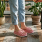 👡 Lépjen elegánsan és könnyedén – Stílusos geometrikus slip-on szandál szőtt textúrával és arany színű díszítéssel – Utánvétes ✨