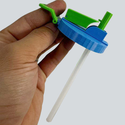 Gyerekeknek szánt szódásdoboz fedél szalmával